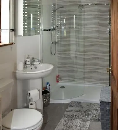 4 Bed Luxury Family Home In The Heart Of Narberth Exterior photo