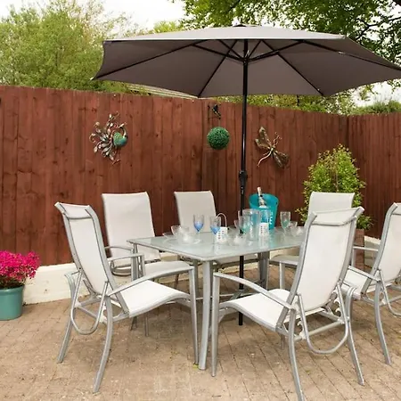 4 Bed Luxury Family Home In The Heart Of Narberth Exterior photo