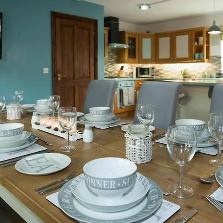 4 Bed Luxury Family Home In The Heart Of Narberth Exterior photo
